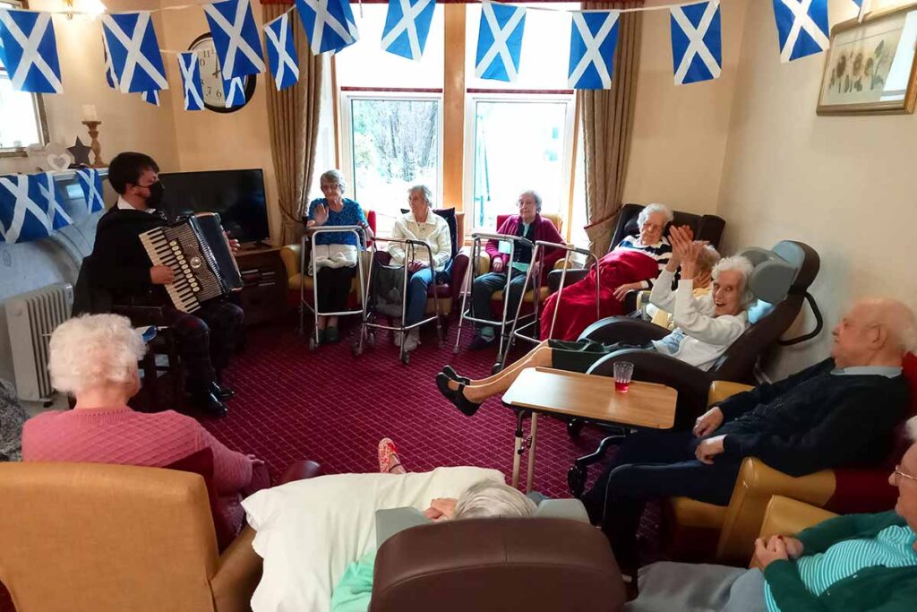 pine villa accordionist and residents